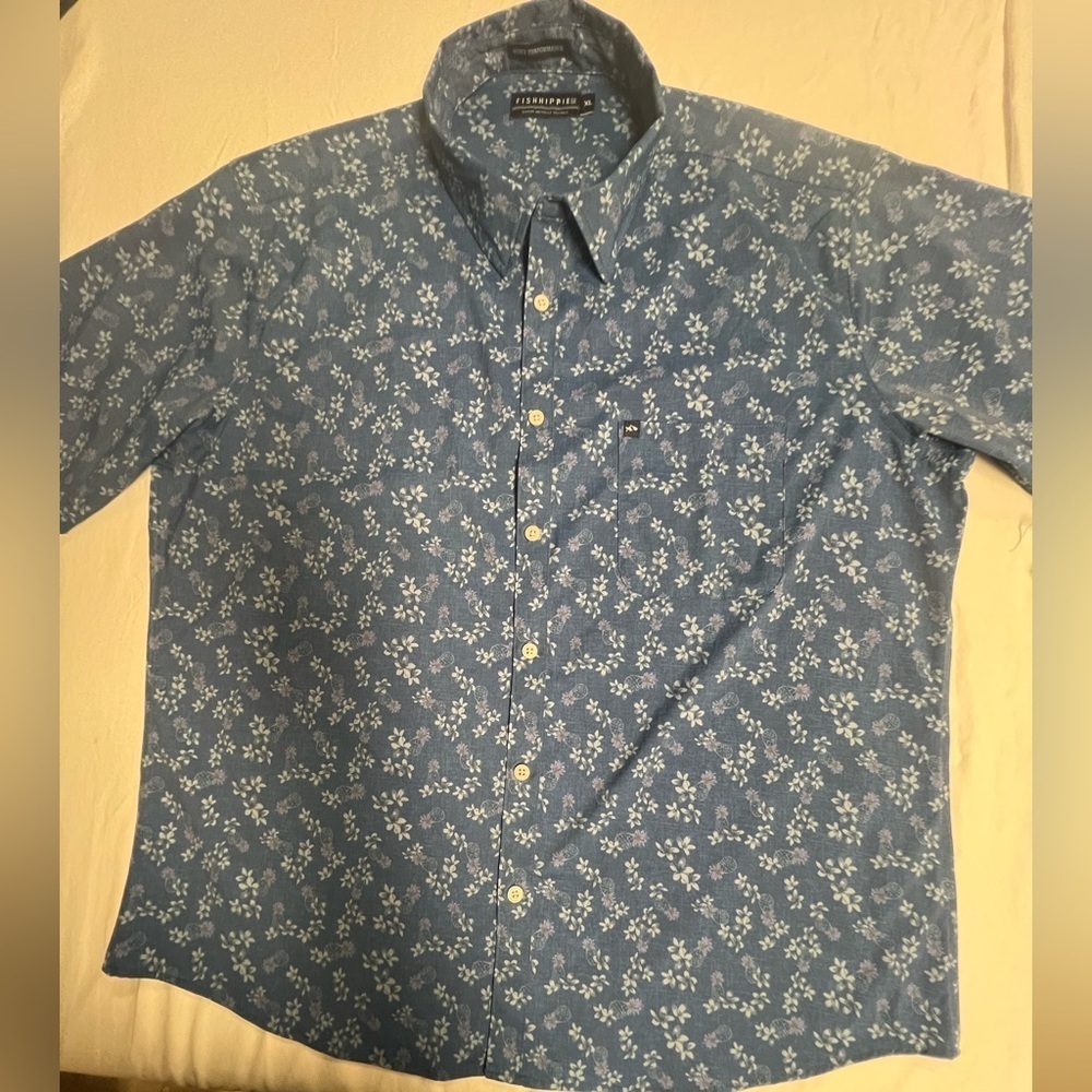 FISHHIPPIE ROWE PERFORMANCE SIZE XL BEAUTIFUL SHADE BLUES PATTERNED &
PINEAPPLES